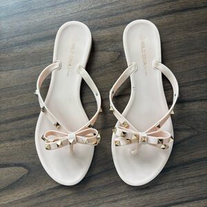 Wild Diva jelly plastic studded bow thong sandals (size 8)